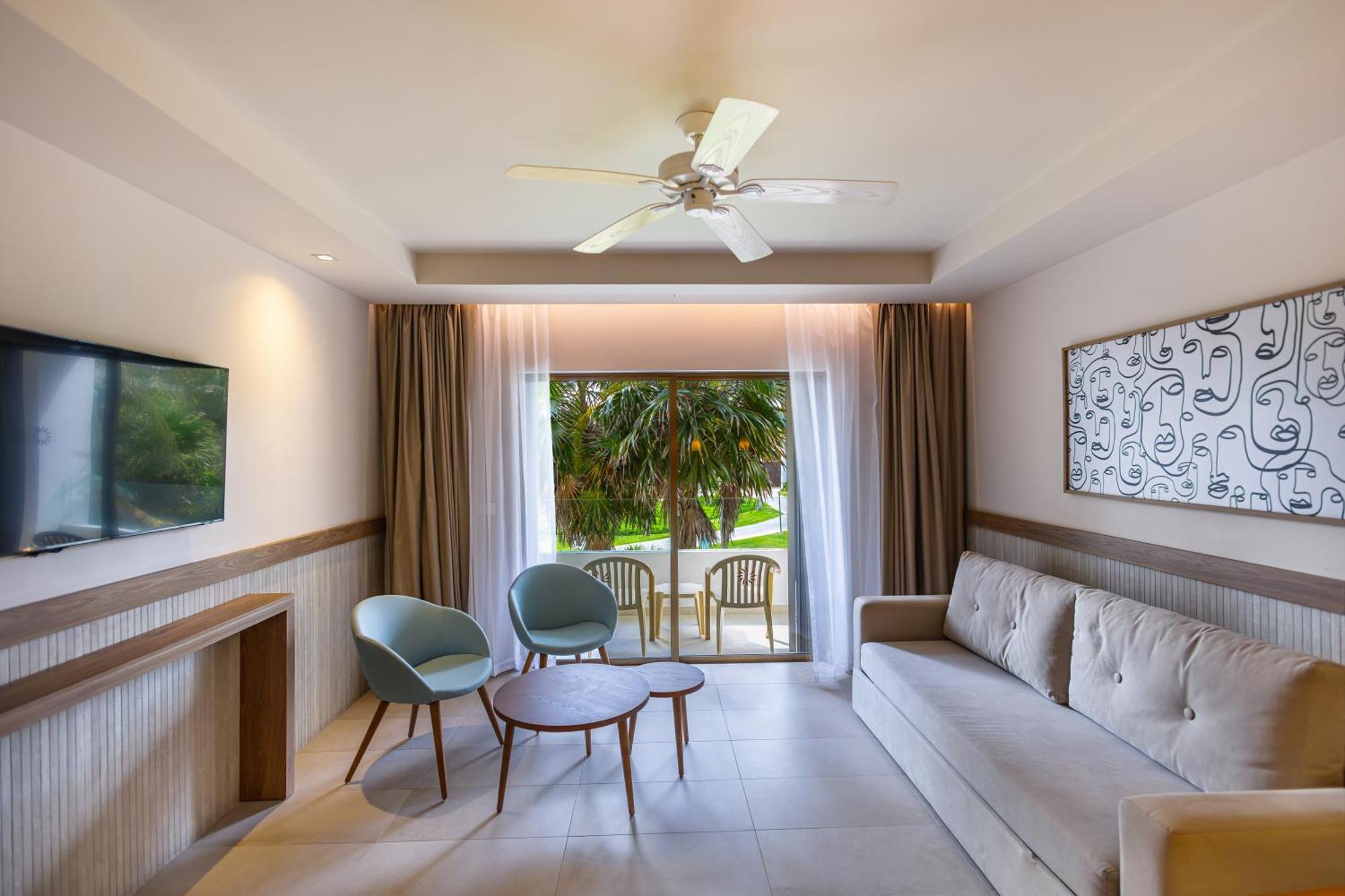 2 Double Beds Deluxe Junior Suite SGL
